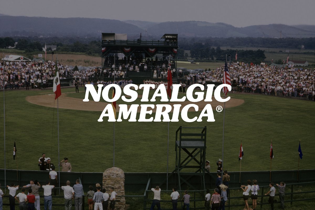 Nostalgic America Magazine: Tom Selleck (Magnum P.I.), November 2015 Nostalgic America Magazine: Tom Selleck (Magnum P.I.), November 2015